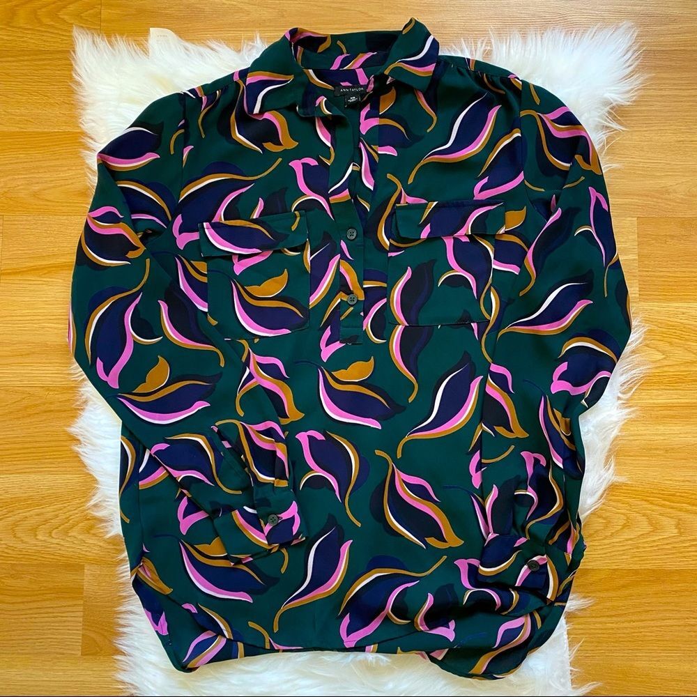 LOFT Top Long Sleeve Green Floral Blouse V-Neck Collared Size XS